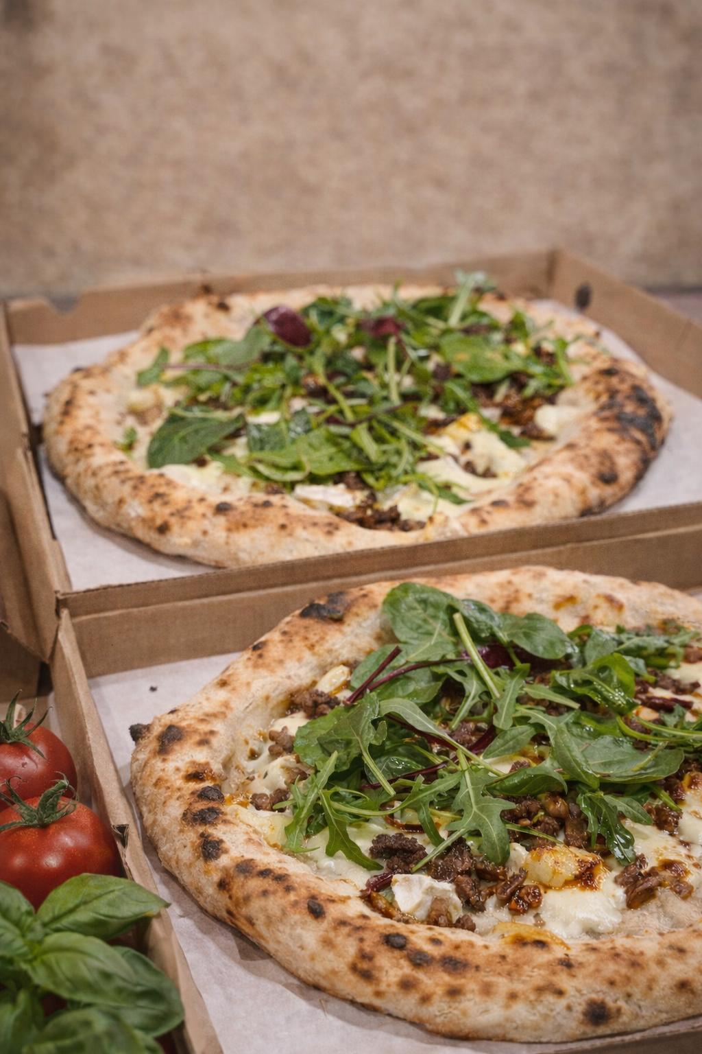 Pizza artizanală cu rucola
